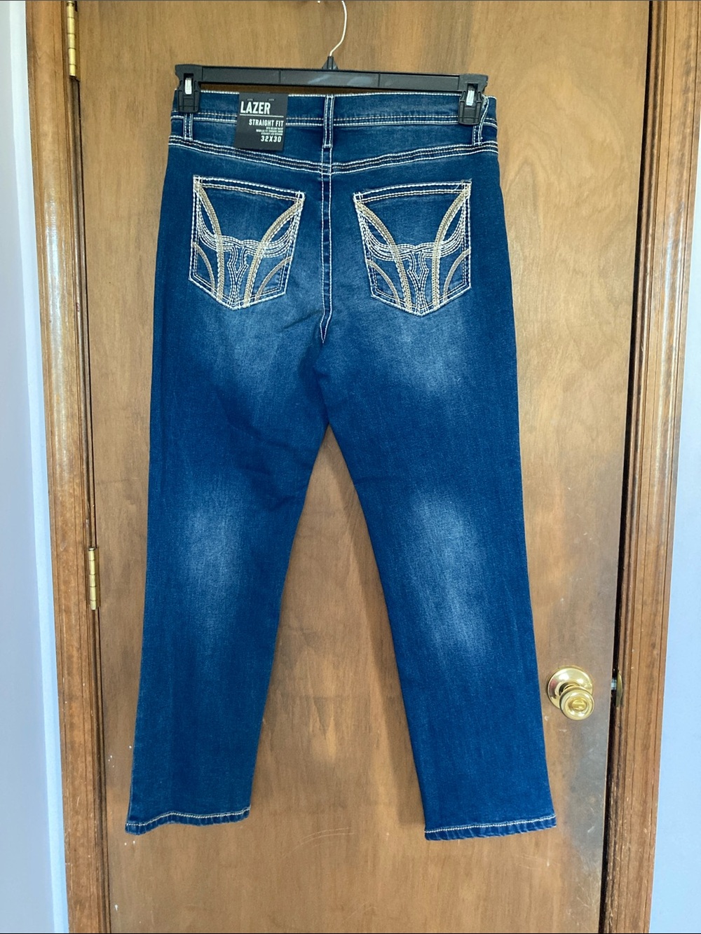 Lazer straight fit jean sits below waist size 32 x 30 men